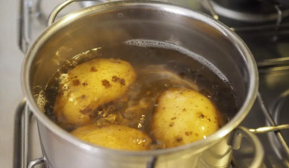 Bollire le patate senza coperchio